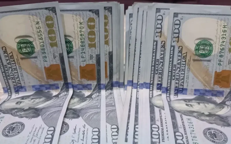 ارتفاع سعر الدولار مقابل الدينار في أسواق بغداد خلال تعاملات الخميس